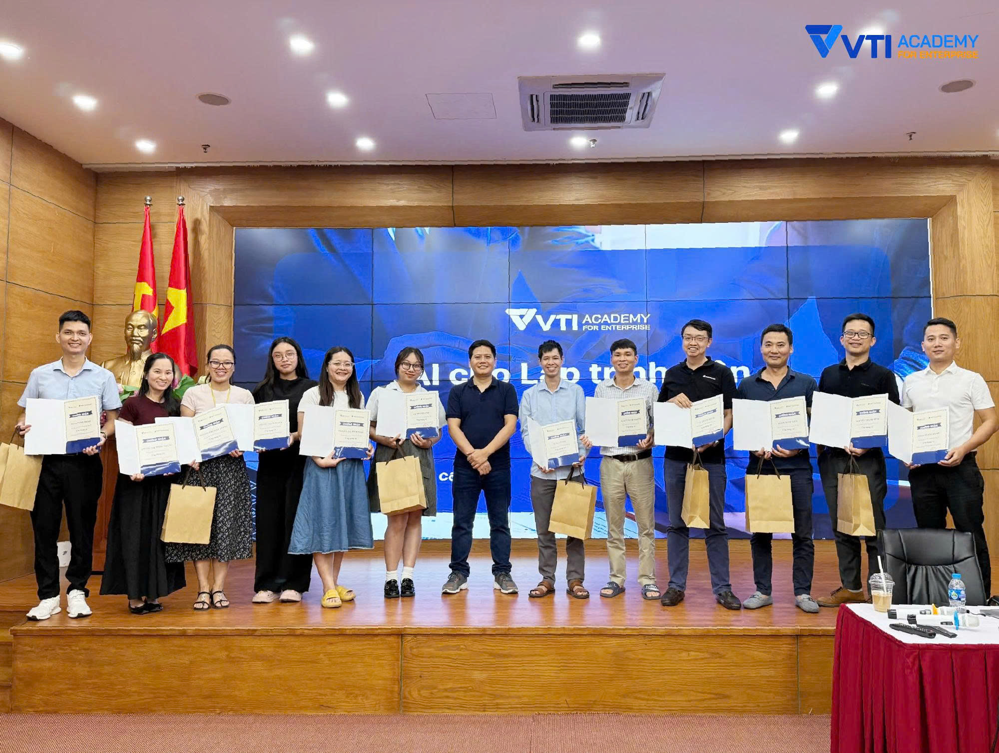 Khóa đào tạo ứng dụng AI vào doanh nghiệp