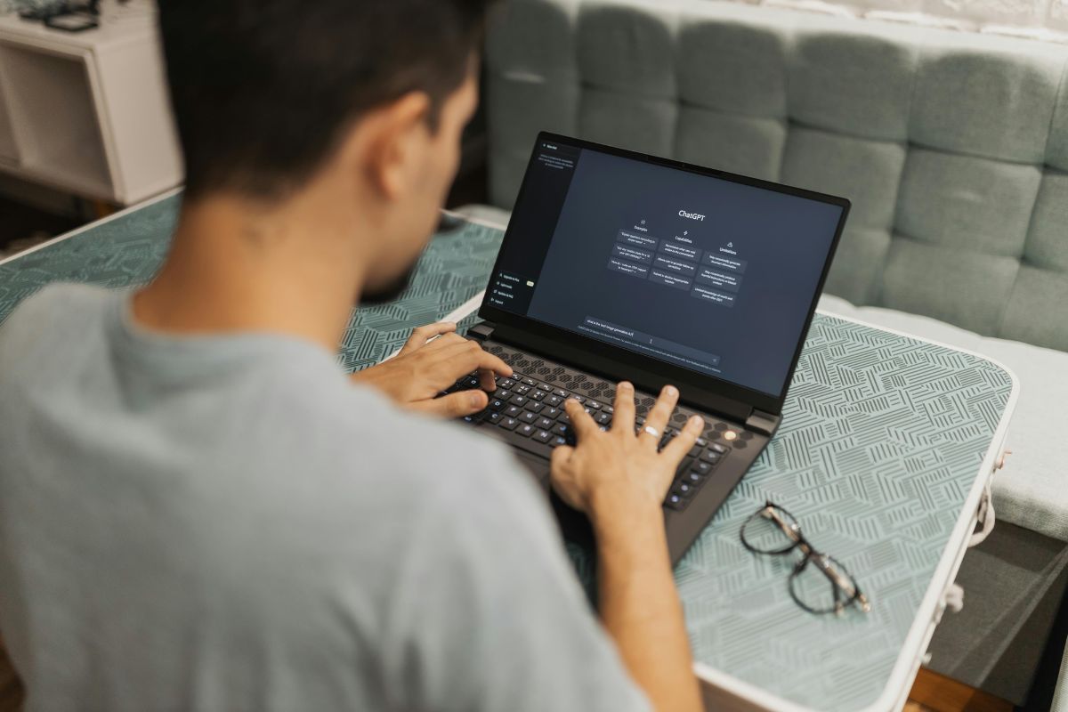 Kinh nghiệm tự học AI tại nhà hiệu quả cho người mới